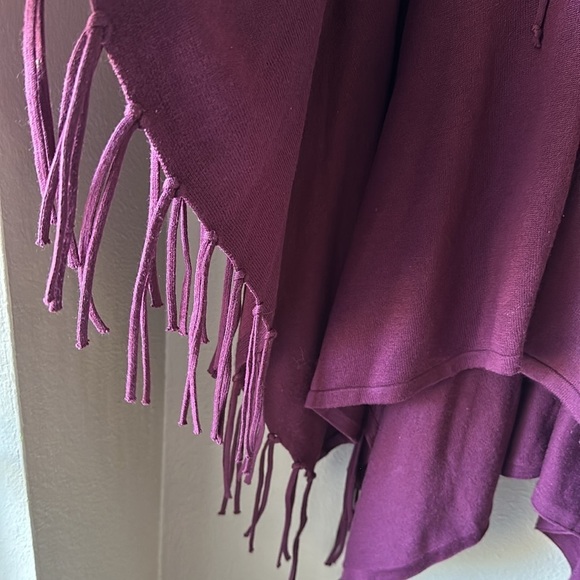 CHICO’S Lace Up Fringe Poncho in Monrovia - Picture 5 of 7